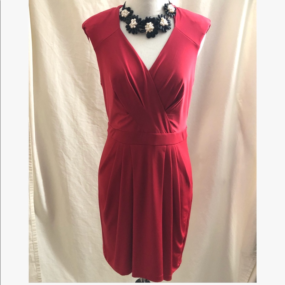 Beautiful Classic Red Dress Midi - Picture 2 of 7